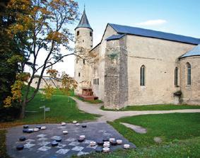 Pienen keskiaikaisen valtion, Saarenmaan- Läänemaan hiippakunnan keskukseksi perustettu Haapsalun piispanlinna on yksi parhaiten