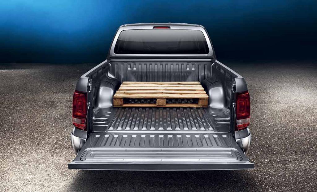 Luokkansa levein lava 01 01 Lava: Amarokin lavalla on pyöräkoteloiden kohdalla leveyttä tarkalleen 1.222 mm.