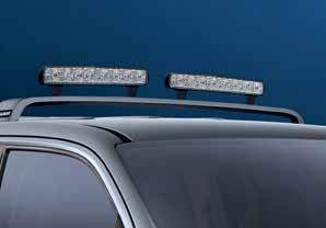 Kaksi 86 W:n led- lisäkaukovaloa valaisee synkimmätkin metsätiet tehokkaasti. CL HL AV 03 Ksenon-ajovalot led-päiväajovaloilla.
