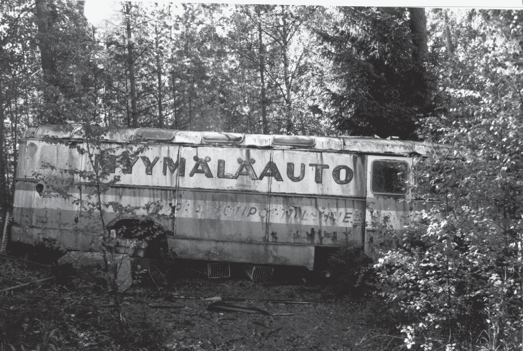 Vanha, linja-autoon rakennettu puukorinen myymäläauto 1950 1960-luvun vaihteesta. Kuva: Jussi Lehtonen/ kirjoittajan oma arkisto. ylläpitoa.