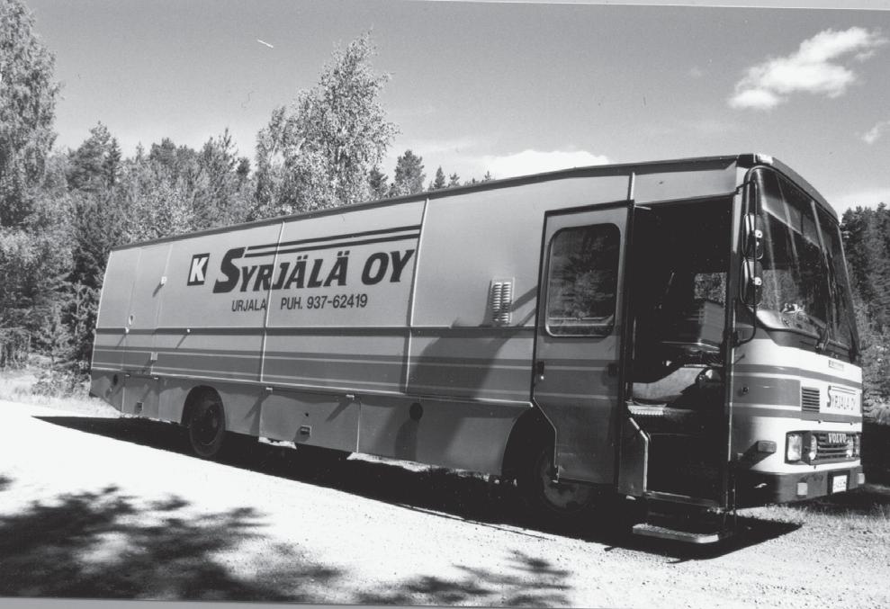 ennen kuin vuonna 1961. Ensimmäinen kirjastoauto aloitti tuolloin toimintansa Turussa. 45 Kirjastoautojen määrä nousi varsin nopeasti runsaaseen kahteensataan autoon.