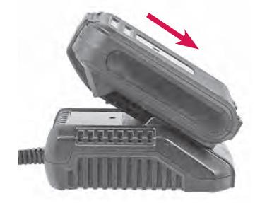 DK 7. ANVENDELSE 7.1 Sikkerhedsanordninger ADVARSEL! Brug aldrig bajonetsaven, batteriopladeren eller batteriet, hvis en eller flere sikkerhedsanordninger er defekt. ADVARSEL! Oplad aldrig et batteri, som er varmt efter brug, eller som er blevet udsat for direkte sollys.