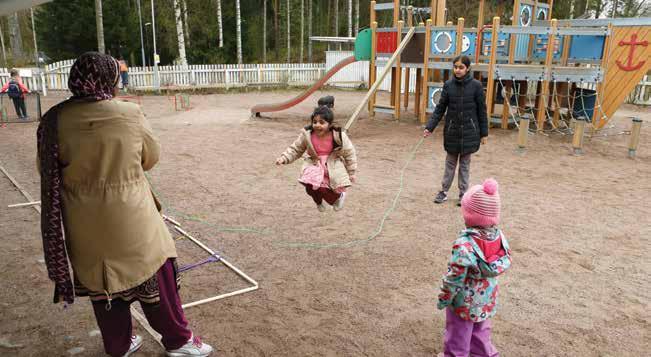 Lasten oikeudet ovat aikuisten velvollisuuksia Yhdistyneiden kansakuntien (YK) Lapsen oikeuksien yleissopimuksessa on useita sopimuskohtia, jotka muistuttavat meitä aikuisia lasten oikeuksista.