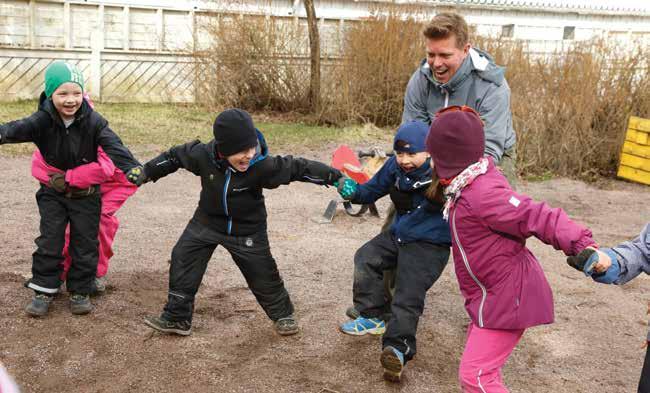 Päiväkodin johtaja: Pidä huoli, että yksiköissäsi on kunnollinen liikuntaan tarkoitettu sisätila, päiväkodin piha-alueella on liikuntaan innostavia telineitä ja välineitä lasten käyttöön myös