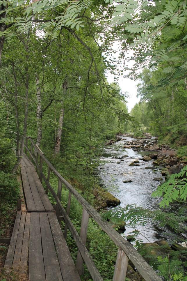 Kylänraitin ympärillä, pellot, metsät, joet ja