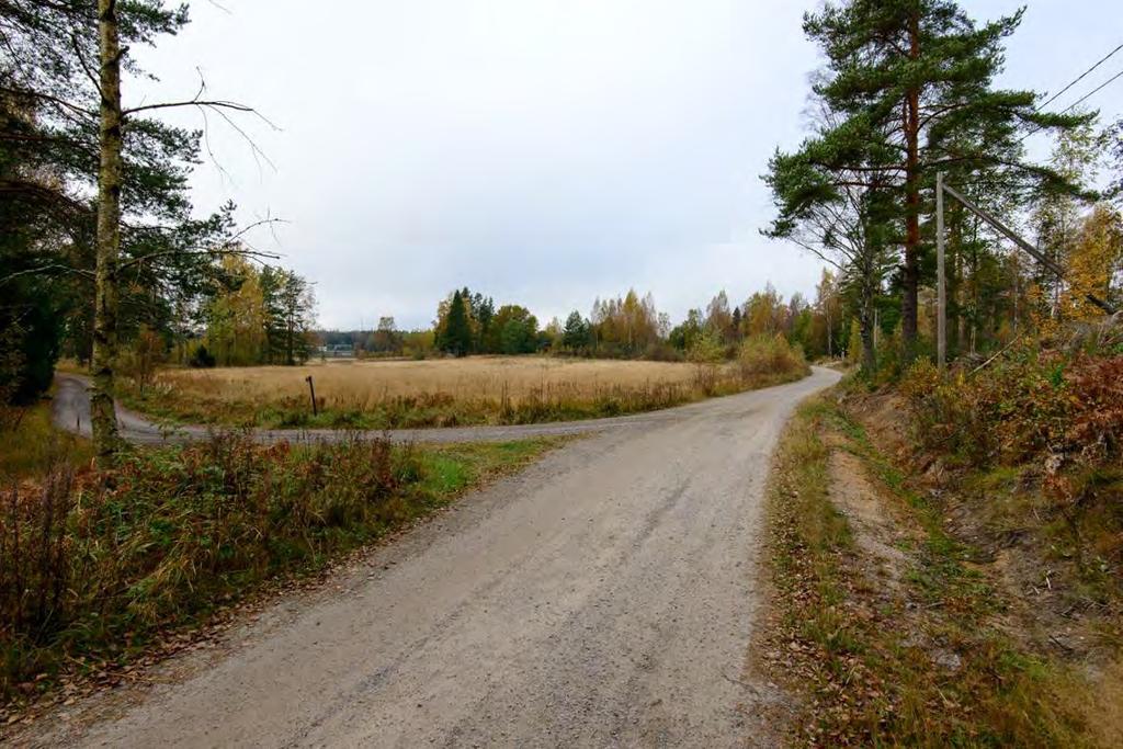 Kulloon urheilukenttä, 1000003904 Muinaisjäännöstyyppi: löytöpaikat Alatyyppi: irtolöytöpaikat Lukumäärä: 1 Ajoitus: kivikautinen Laji: löytöpaikka ETRS TM35FIN: P: 6689962 I: 416573 Z: 25 TM35