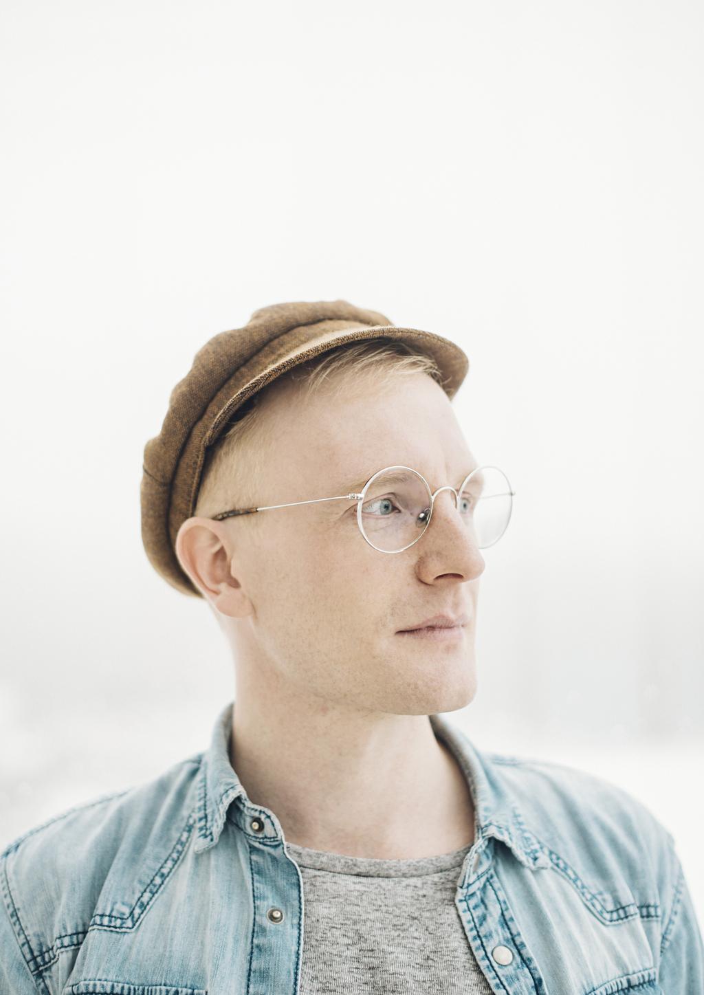 SÄVELTÄJÄ LAURI SUPPONEN Lauri Supponen on vuonna 1988 syntynyt helsinkiläinen säveltäjä.