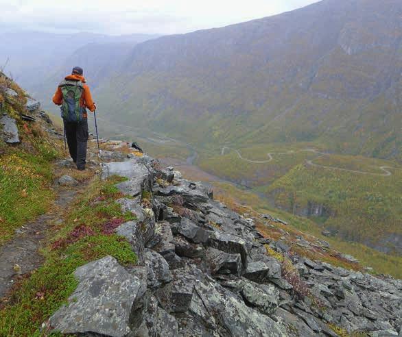 Diese Wanderung verläuft durch ein historisch interessantes Bergbaugebiet: Sie folgen alten Wegen der Minenarbeiter und sehen einige Hinterlassenschaften aus der Zeit des Erzabbaus.