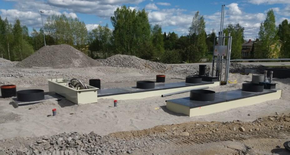 21 vetojännitysten aiheuttamia muovin sisäisiä ja ulkoisia murtumia. Mitä korkeampi on käytettävän polyeteenin kristalloitumisaste ja tiheys, sitä alttiimpi se on haitalliselle jännityssäröilylle.