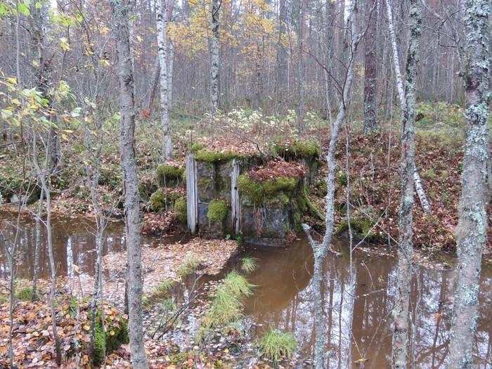 12 Ensimmäinen iso teollisuuslaitos oli Myllyrannan ruukki, joka toimi vuosina 1838-1859. Ruukista jäljellä jääneet rakenteet ovat 1951 valmistuneen Jylhämän voimalaitoksen patoaltaan ja padon alla.