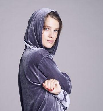 24,95 Naisten velourhousut Koot S XXXL.