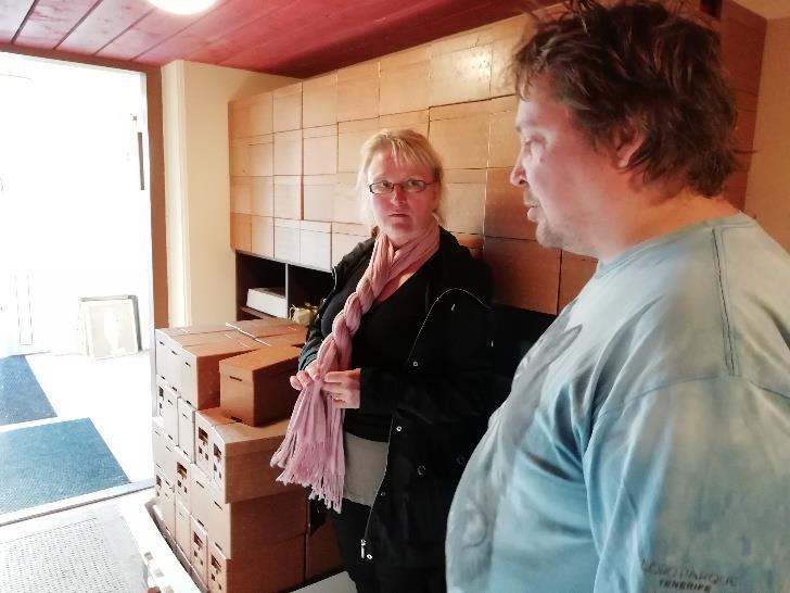 Yrityksen mehiläistalous käsittää hunajan tuottamista, emojen kasvatusta laatikoiden valmistusta sekä mehiläisaiheisten korujen valmistusta.
