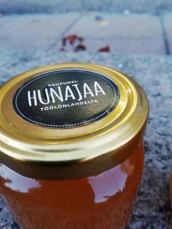 Ehdoton vaatimus tarhoille on, että yhdyskuntia ei saa päästää parveilemaan.