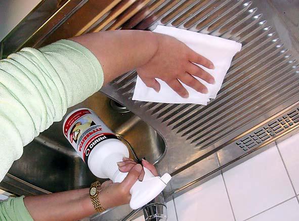 KITCHEN WIPES Hygieeninen kuitukangasliina Nukkaamaton liina ammattilaiselle. Liina on puhdasta puu- ja öljypohjaista kuitua, joka voidaan hävittää kompostoimalla tai polttamalla.