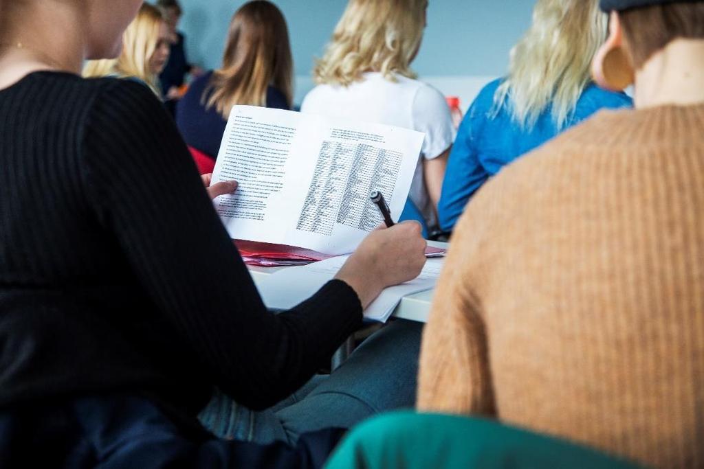 Koulutusta kehitetään kokonaisuutena Tavoitteena on osaamis- ja koulutustason nostaminen ja koulutus-järjestelmän kokonaiskehittäminen.