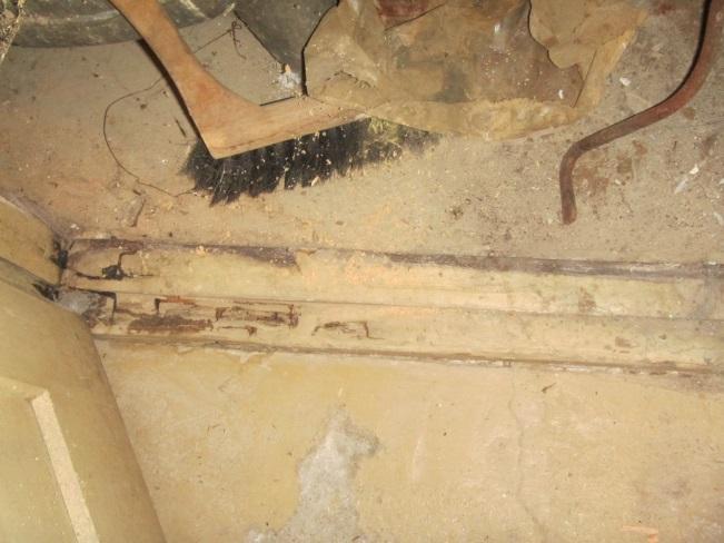 Putkieristeet sisältävät asbestia ainakin kellaritilojen osalta ja mahdollisesti myös kanaalin osalta. 1.