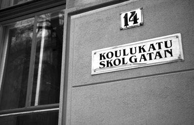 vouksesta, kiinteistönhuollosta, terveydenhuollosta ja ruokahuollosta. (Svenska samskolan i Tammerfors 2010a.) Koulurakennus, joka vihittiin käyttöön 6.