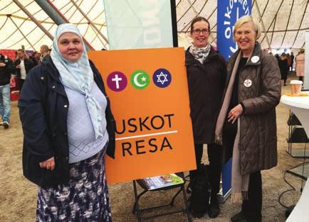 Mukana olleet Turun muslimit toivoivat lisää vastaavia tapahtumia. 3.3.2 Maailma kylässä Uskontojen kylä USKOT-foorumi osallistui 27. 28.5.