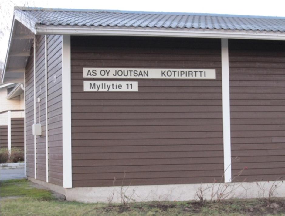 11 Kuva 3. As Oy Joutsan Kotipirtti (kuva: Tytti Raja- Kuva 4. Pohvinrinteen koulu (kuva: Tytti Rajahonka). honka).