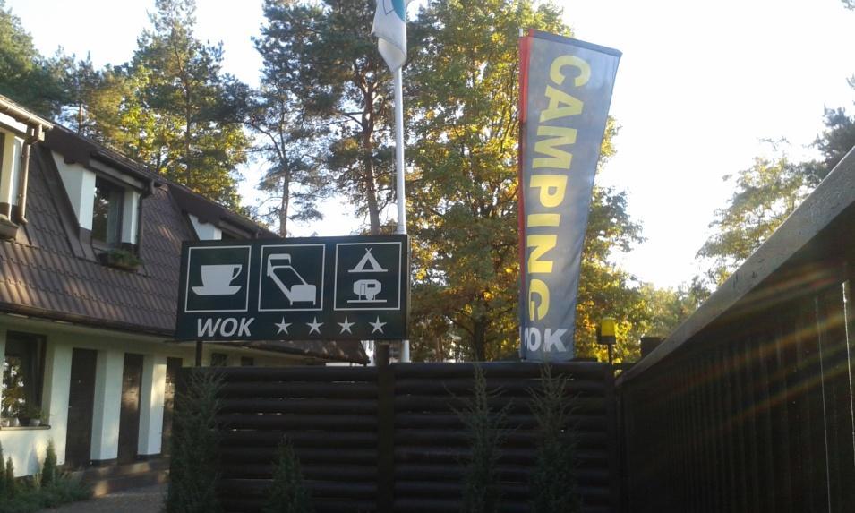 Saavuimme Puolan puolelle n. klo 16.00 Szypliszkiin TIR parkkiin. Siellä on pieni kuppila jossa voi ruokailla, sekä konttori rahan vaihtoon (50,00 n. 211,00 zl ).