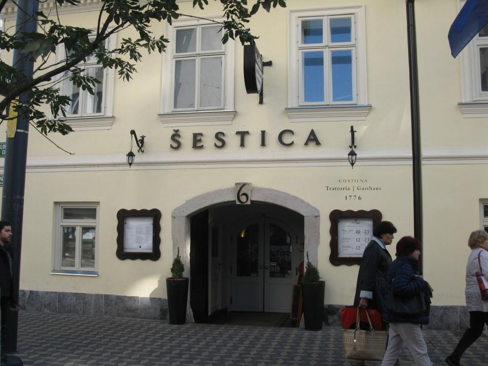 Tiistainen Ljubljanan aamu +3, tulossa kirkas päivä.