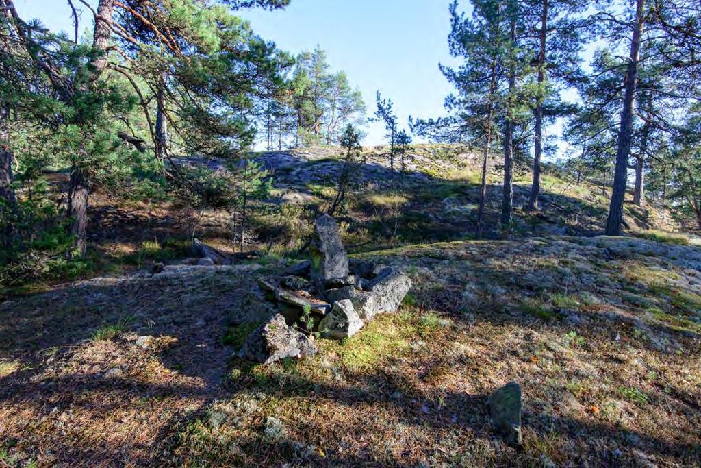 Svartbäck Lillviken 2, 1000014560 Muinaisjäännöstyyppi: kivirakenteet Alatyyppi: rajamerkit Lukumäärä: 1 Ajoitus: historiallinen Laji: muu kulttuuriperintökohde ETRS TM35FIN: P: 6684384 I: 418585 Z: