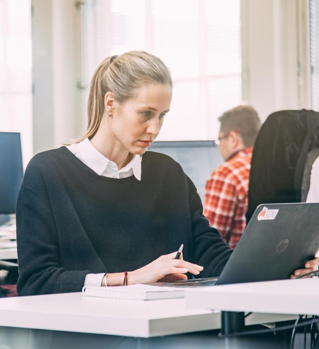 Mistä ajatusjohtajuudessa on kyse? Ajatusjohtajuudessa (thought leadership) henkilö ja/tai yritys saavuttaa halutun teeman tai teemojen auktoriteetin relevanteille kohdeyleisöilleen.