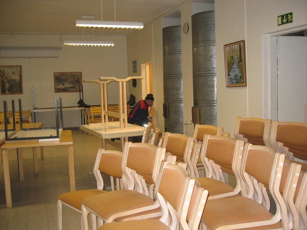 Lähetyksessä Kalevi Pylvänäistä haastatteli Terttu Väisänen.