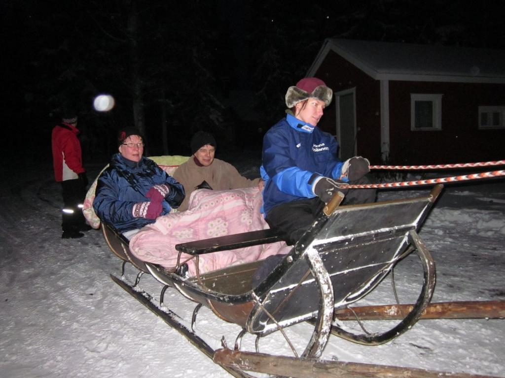 Kyläläisten oma joulutapahtuma vuonna 2011.