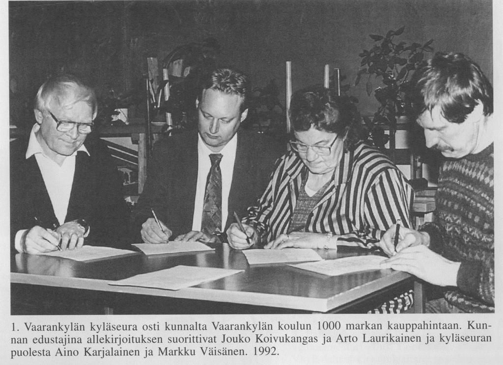 Kuvia kyläyhdistyksen 25 vuodelta.