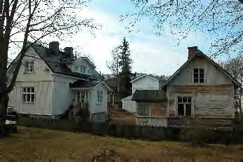 Alueella 1900-luvun alkupuolella tyypillinen asumisen ja elämisen tapa, pieni asunto puutalossa, aputiloja piharakennuksessa, on säilynyt.
