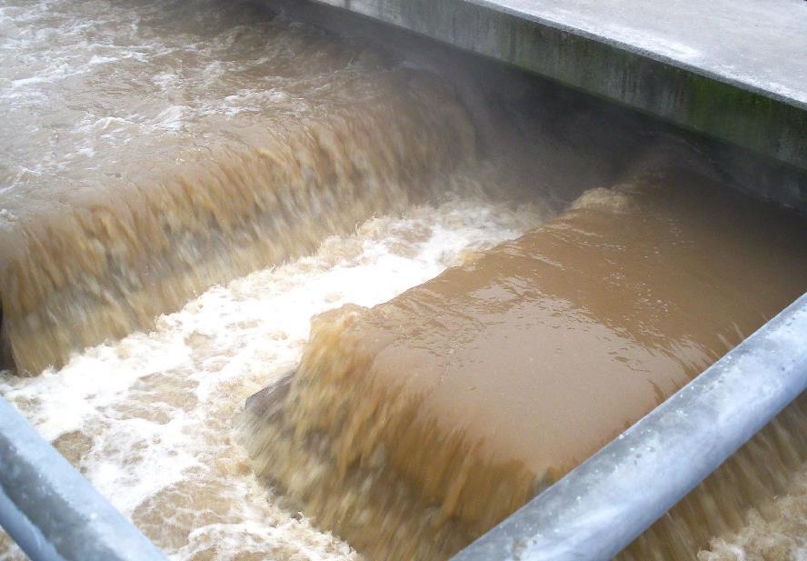 SQ-sarja Kosketukseton virtaamamittaus hule-, jäte- ja teollisuusvesille SQ-sarjan virtausmittarit mittaavat jatkuvaa hule, jäte- tai teollisuusvesien virtaamaa.