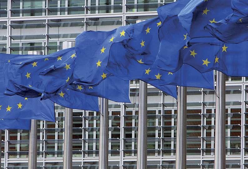 EUROOPAN NEUVOSTO JA EUROOPAN UNIONI E uroopan neuvosto ja Euroopan unioni (EU) ovat kaksi eri elintä, joilla on keskenään erilaiset mutta toisiaan täydentävät tehtävät.