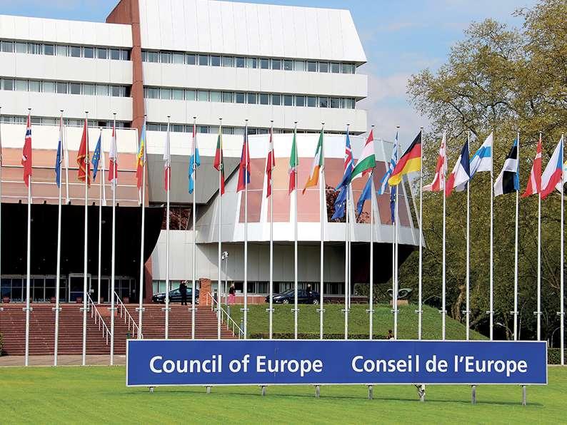 2 EUROOPAN NEUVOSTO LYHYESTI TEHTÄVÄ Euroopan neuvosto työskentelee yhdessä kaikkien 47 jäsenvaltionsa kanssa vahvistaakseen ihmisoikeuksia, demokratiaa ja oikeusvaltioperiaatetta koko Euroopassa ja
