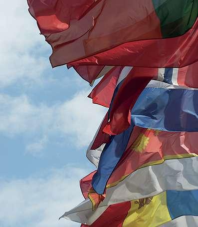 luhistumisen partaalle. Euroopan neuvosto oli yksi ensimmäisistä kansainvälisistä elimistä, jotka avasivat ovensa Keski- ja Itä- Euroopan valtioille, kun Berliinin muuri oli murtunut.