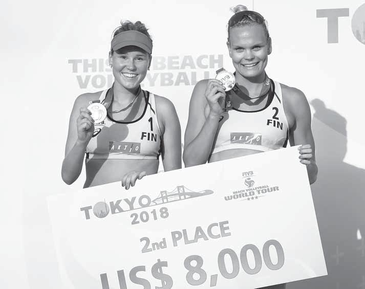 FIVB Anniina Parkkinen ja Taru Lahti-Liukkonen juhlivat hopeamitaleja FIVB:n kolmen tähden turnauksessa Tokiossa. BEACH VOLLEY SM-kilpailut 2018...314 SM-mitalistit...317 SM-mitalitilastot.