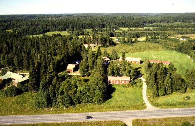 Suunnittelualueen länsiosassa on Iso-Tiisalan tila. Iso-Tiisala on osa vanhaa Tiisalan kartanoa, joka perustettiin viidestä Tiisalan kylän tilasta 1590-luvulla.