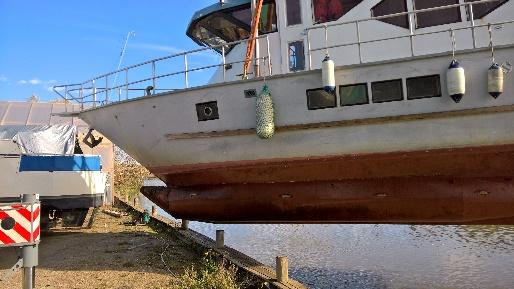 Agonuksen sukelluskausi on takana ja Alus on nostettu telakalle. Agonuksen talviteloille laitto alkoi perjantaina illalla 5.