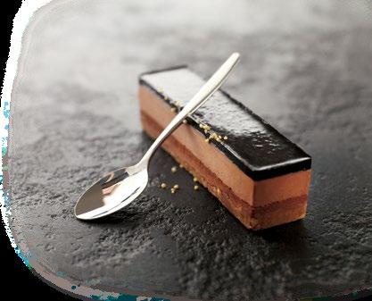 Leivokset Tuotenro 292 Opera-leivos Tyylikäs suklaakuorrutettu suklaa-mokkaleivos, jonka hillitty koristelu jättää sijaa yksilölliselle viimeistelylle. Helppo leikata myös petit four kokoon.