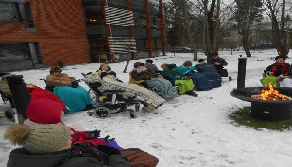 7 VAATTEET JA VAATEHUOLTO Asukkaiden liinavaatteet (lakanat, tyynyliina, peitto, tyyny, pyyhkeet) hankitaan Antinkodin puolesta, kaikista muista vaate- ja tekstiilihankinnoista huolehtii asukas.