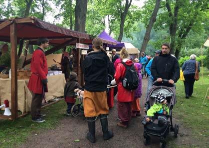 Den nyaste marknadsdagen, Helsinga medeltidsdag arrangerades vid Helsinge kyrka S:t Lars i Vanda, för att sprida ljus över huvudstadsregionens medeltida bakgrund.