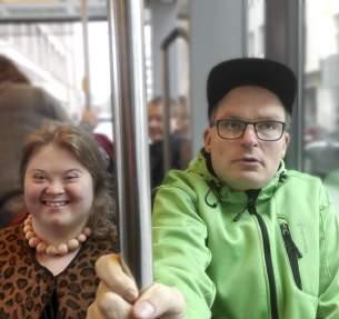 Kotimatkalla vielä tanssittiin ja nautittiin risteilyohjelmasta.