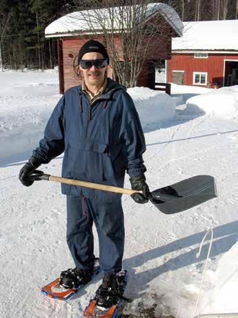 Mutta aina se valoisa kevät ja mehiläisten puhdistuslento sieltä tulee. Sen jälkeen alkavat taas työt tarhoilla. Kaikki laatikot ovat itse tehtyjä, koska niiden tekeminen on niin mukavaa hommaa.