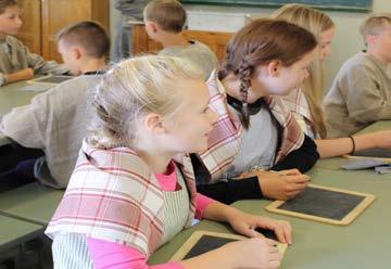 Tiimimetsä Tavoitteena on yhdessä toimiminen, ongelmaratkaisutaitojen kehittäminen ja hauskanpito.