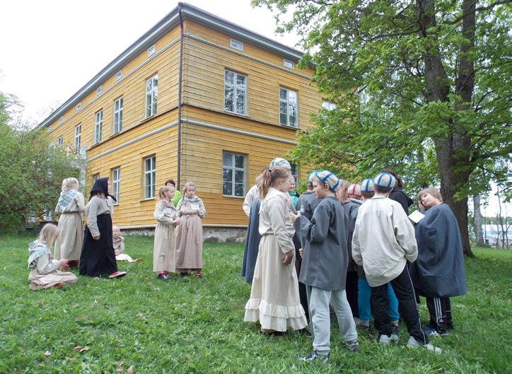 Tulevaisuuden kuvat Ohjelman tavoitteena on pohtia etiikan peruskysymyksiä, kuten kuinka muita yksilöitä tulisi kohdella. Tavoitteena on pohtia, miten tulevaisuuden yhteiskunta toimii.