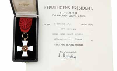 8 Vanhemmalle kamreerille Gunnar Westlingille 6.12.1942 annettu Suomen Leijonan I luokan ritarimerkki kunniakirjoineen. Westling lukeutui ensimmäisiin tämän kunniamerkin saaneisiin suomalaisiin.
