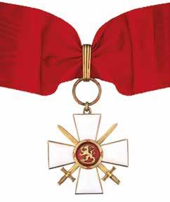 Yksityisomistuksessa. 9. Vanhemman kamreerin Gunnar Westlingin pienoiskunniamerkit: Suomen Leijonan I luokan ritarimerkki ja Sodan 1939 1940 muistomitali. Yksityisomistuksessa. 10.