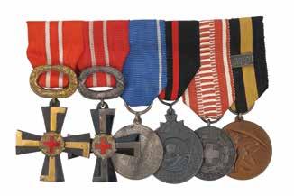 koossa Serafiimiritarikunnan nauhassa Ruotsin Pohjantähden ritarikunnan ritarimerkki Medaljen för nit och redlighet i rikets tjänst 4.