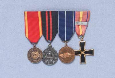 MAUNO KOIVISTON KUNNIAMERKIT MAUNO KOIVISTO JA KUNNIAMERKIT Mauno Koivisto sai ensimmäisen kunniamerkkinsä, 2. luokan Vapaudenmitalin, heinäkuussa 1944 1.