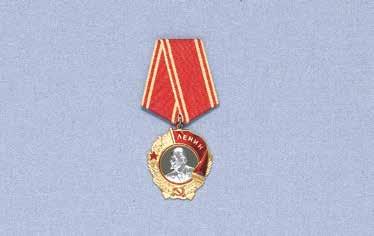 24. Ison-Britannian Pyhän Mikaelin ja Pyhän Yrjön ritarikunnan suurristi ketjun kera (1984) 25. Saksan liittotasavallan Ansioritarikunnan erikoisluokan suurristi (1985) 26.